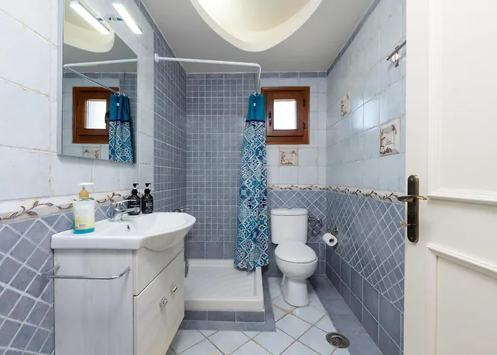 Christina's Twin Palm Trees House Apartment *