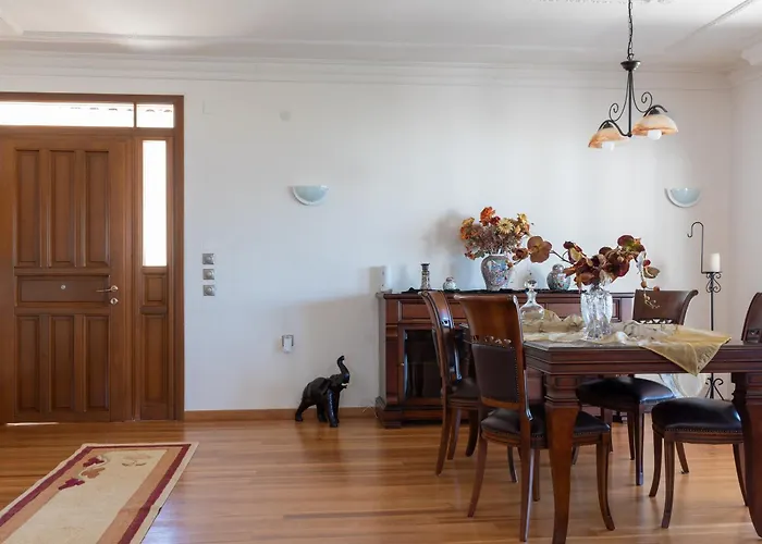 Christina's Twin Palm Trees House Apartment Agria