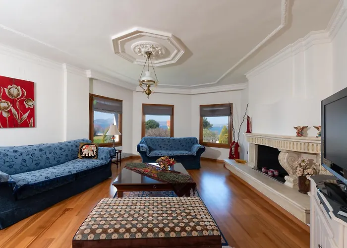 Christina's Twin Palm Trees House Apartment *