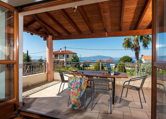 Christina's Twin Palm Trees House Apartment Agria