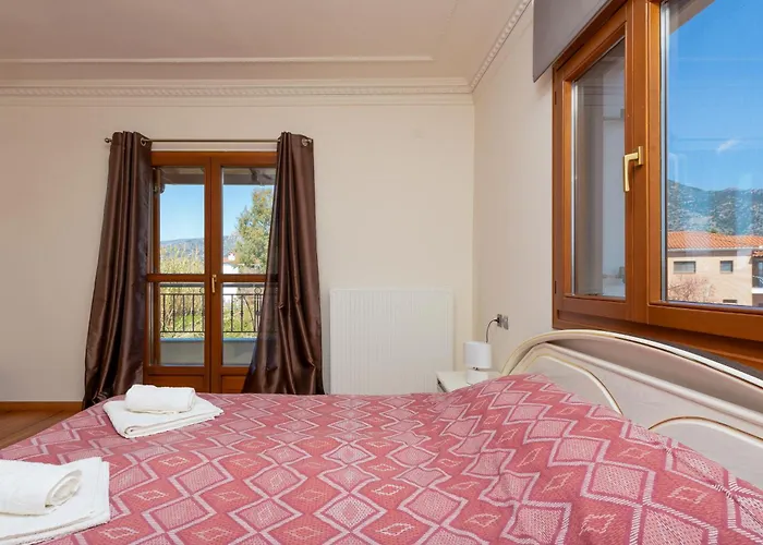 Christina's Twin Palm Trees House Agria