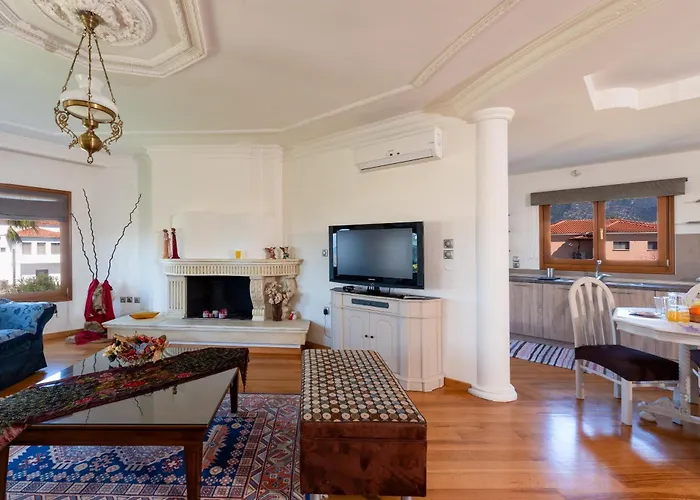 Christina's Twin Palm Trees House