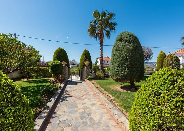 Apartment Christina's Twin Palm Trees House Agria