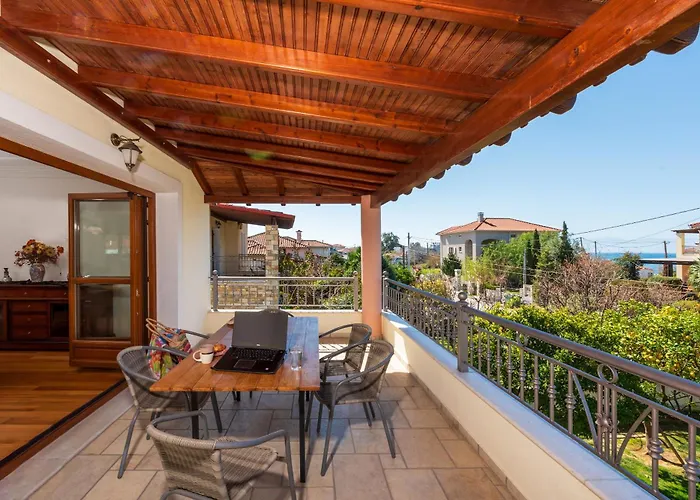 Christina's Twin Palm Trees House *