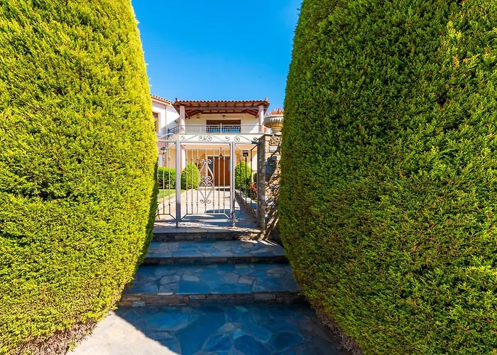 Christina's Twin Palm Trees House Apartment Agria