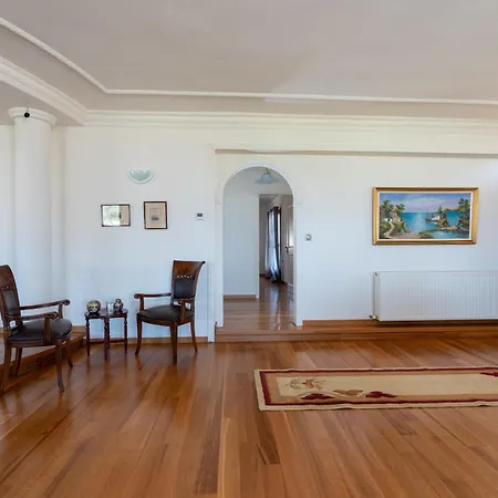 Christina's Twin Palm Trees House Апартаменты