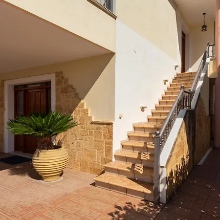 Apartment Christina's Twin Palm Trees House Agria