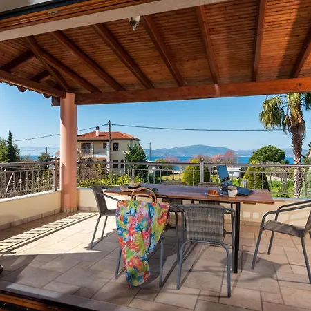 Christina's Twin Palm Trees House Apartment Agria